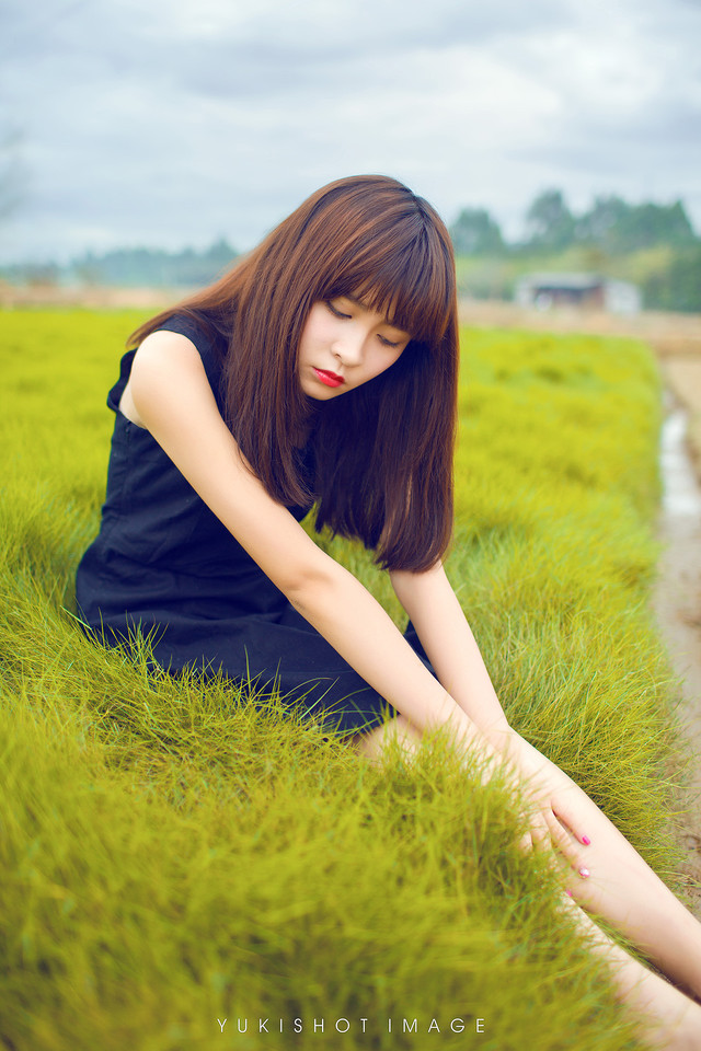 黑裙女子夏日小清新